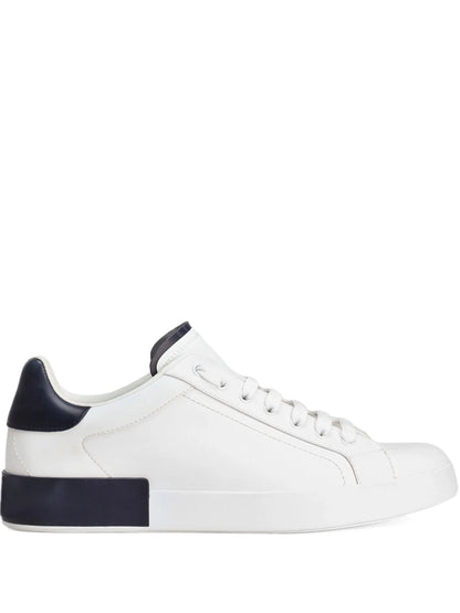 Sneaker mit Logo-Prägung