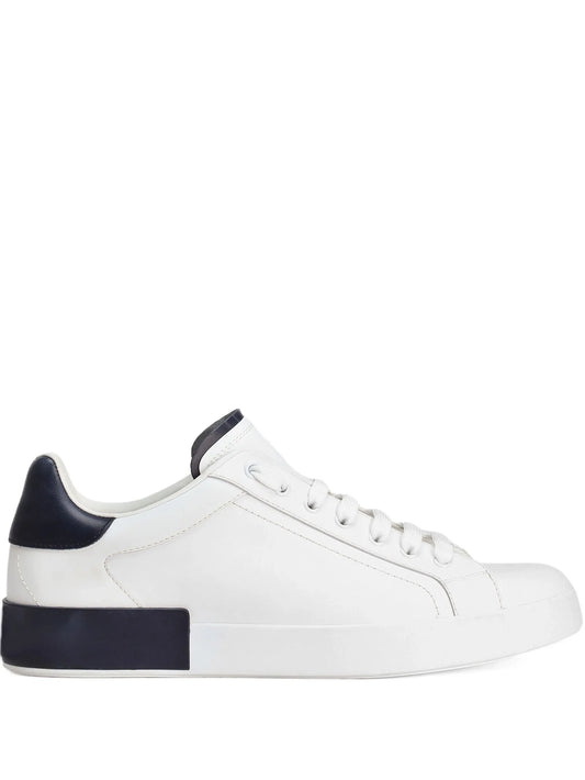 Sneaker mit Logo-Prägung