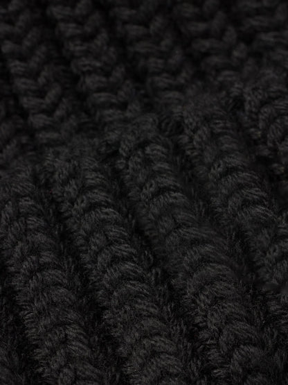 Gerippte Beanie mit Dreiecksdetail